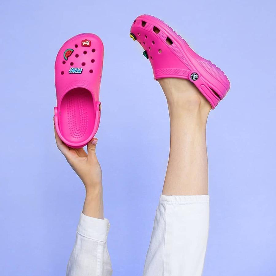 9. Los zuecos de Crocs.