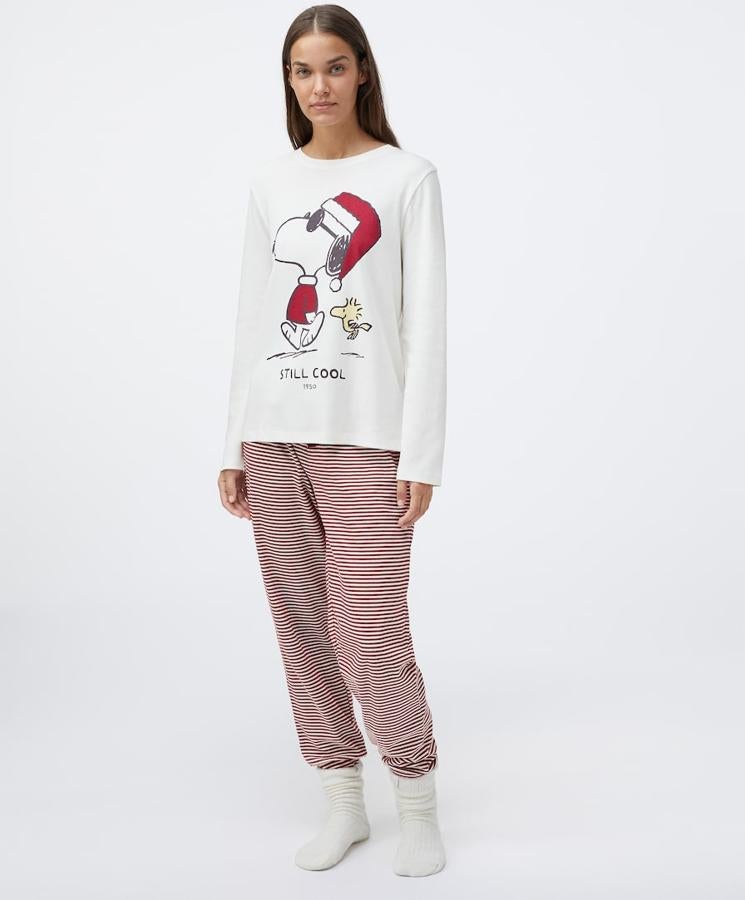 Pijama de Snoopy, de Oysho (29,99 euros).