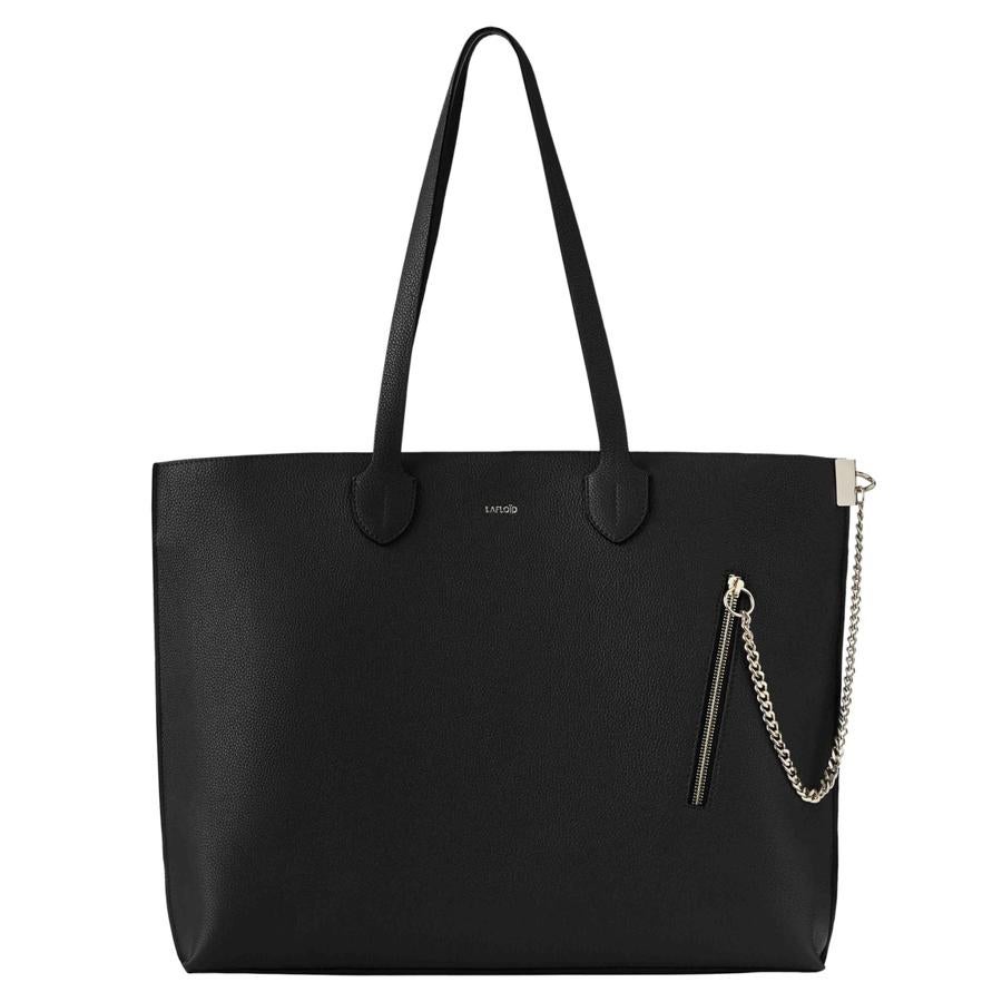 Lafloïd es una marca de bolsos y marroquinería comprometidos con la calidad y la excelencia que gracias a sus técnicas, garantizan un acabado inmejorable y de larga duración en todas sus piezas. Este bolso personalizable es un ejemplo de ello (870 euros).