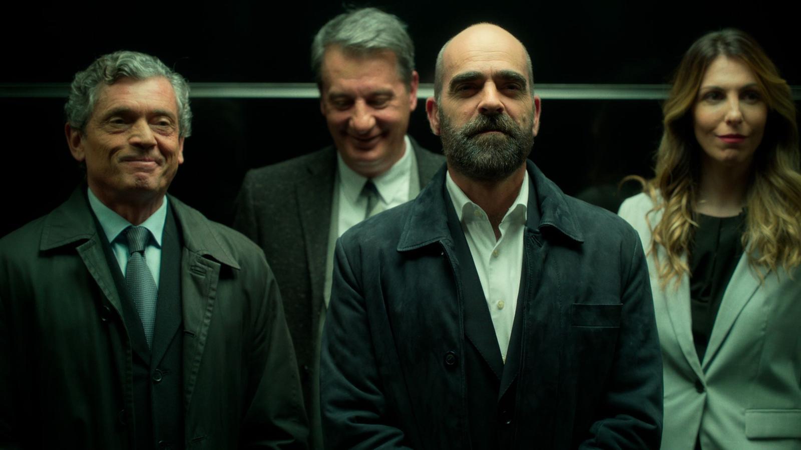 Al igual que El desorden que dejas, Los favoritos de Midas es otro de los thrillers patrios -aunque inspirado en un relato de Jack London- que ha provocado más maratones en 2020.  Luis Tosar  y Marta Belmonte encarnan a dos personajes con grandes ideales que encaran de manera muy diferente las pruebas con las que la vida testea hasta dónde llega su compromiso. Tosar es el presidente de un gran grupo mediático; Belmonte, una periodista de raza. A él le empiezan a llegar misteriosos anónimos que le chantajean con esta premisa: 50 millones por salvar la vida de gente inocente a la que no conoce.