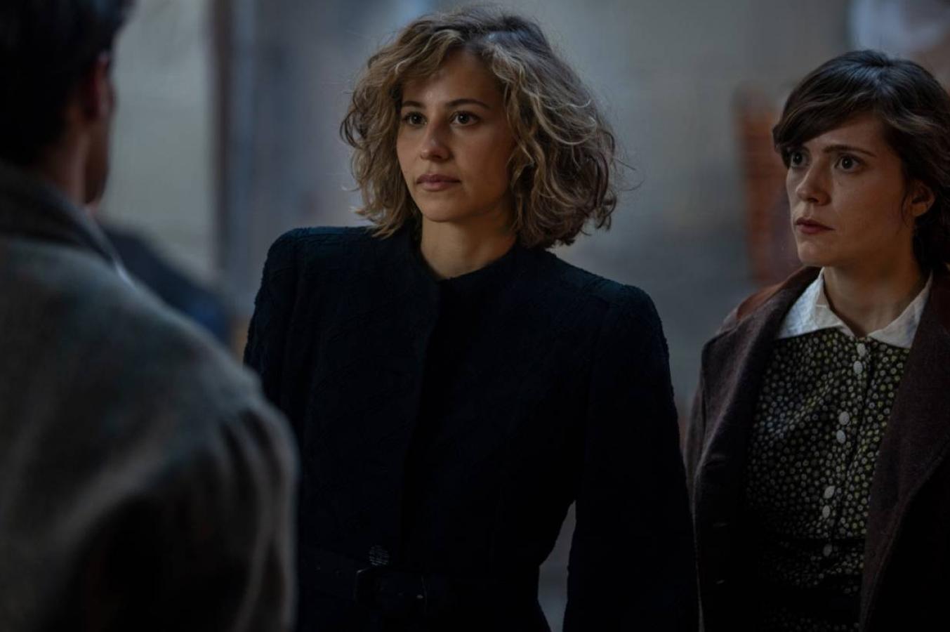 Irene Escolar encabeza el reparto de  Dime quién soy,  la serie basada en la novela del mismo nombre de Julia Navarro. La escritora pensó su personaje con Escolar en mente si alguna vez se llevaba a la pantalla, y así ha sido. La historia de Amelia Garayoa descubierta poco a poco por su bisnieto es la historia del siglo XX en España.