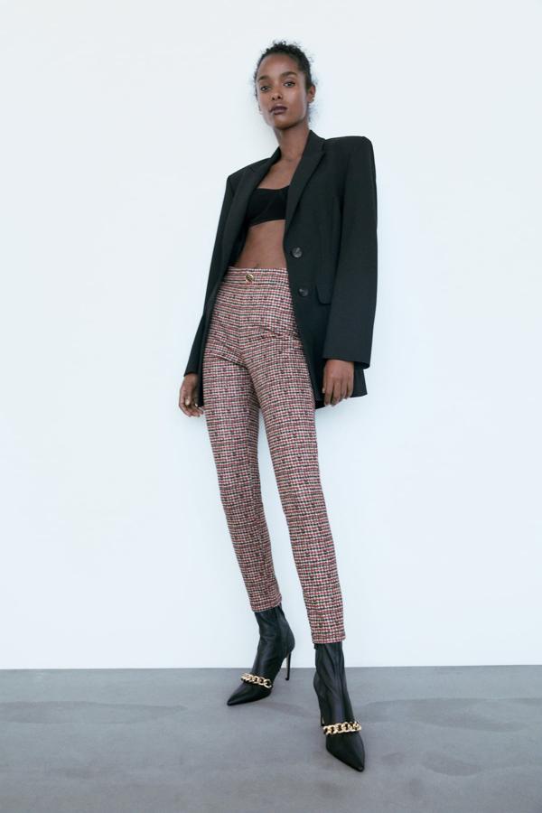 Leggings de lana con estampado de cuadro de pata de gallo, de Zara (19,95 €).