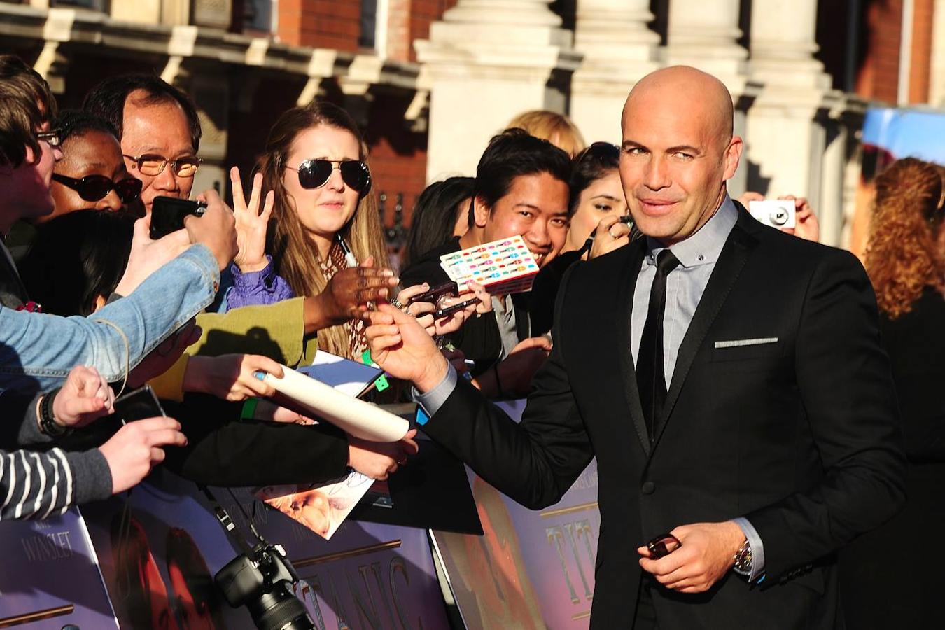 Y así lo vimos cuando se acercó al público en la premiére de Titanic en 3D.