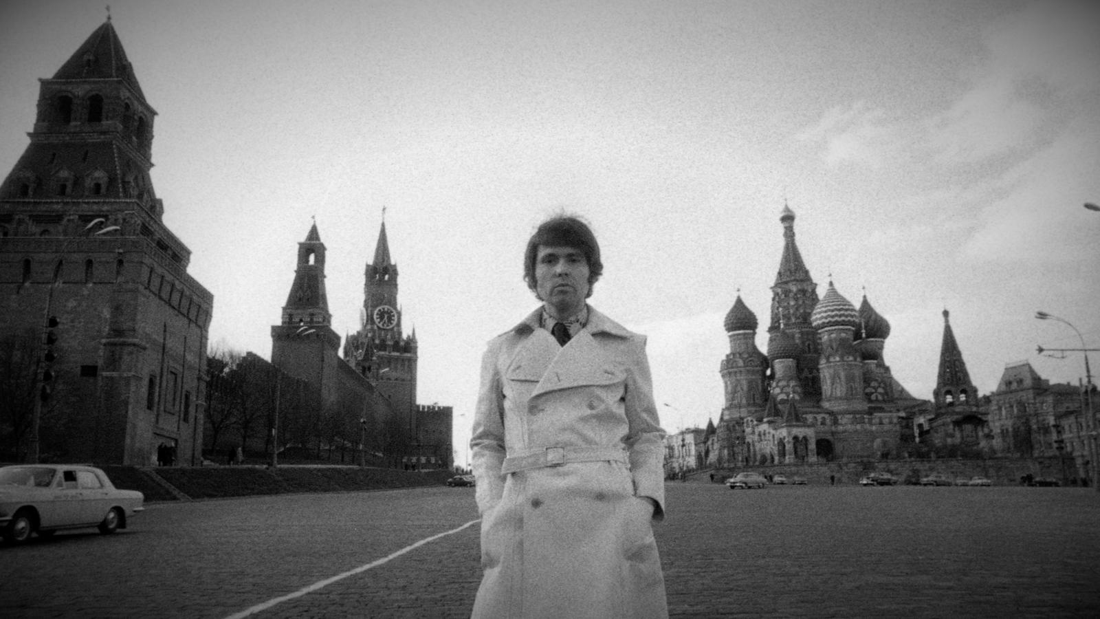 Esta propuesta navideña inusual se estrena el mismo 25 de diciembre en Movistar +. Un documental sobre Raphael (si hay un totem navideño patrio, es él) y su inesperado éxito en Rusia después del estreno en cines de Digan lo que digan en los años 70.