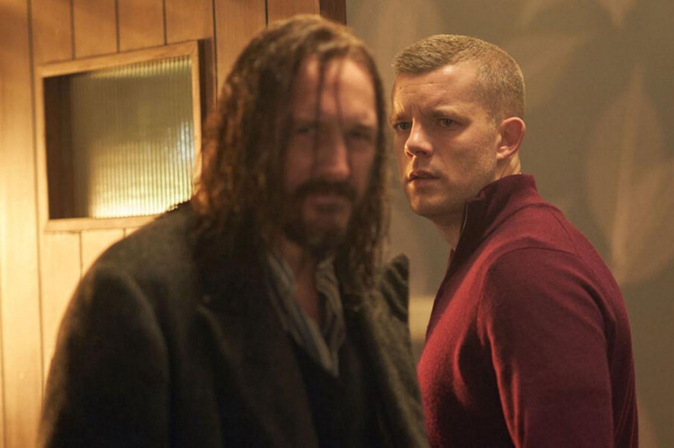 Russell Tovey vuelve a hacérnoslo pasar mal después de Years and years con esta miniserie de cuatro episodios centrada en un misterio: la muerte de Elise Fox años atrás. Tovey interpreta a Nathan, un hombre con una vida apacible interrumpida por Bob (Bertie Cavel, quizá te suene de Doctora Foster), que viene a recordarle la noche de su vida que más se esfuerza por olvidar.