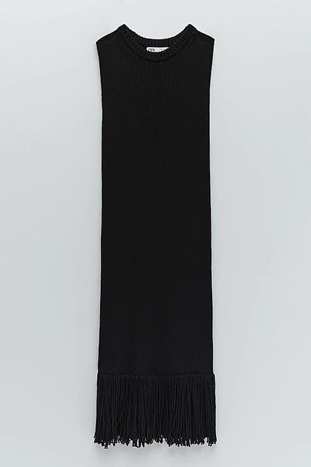 Con flecos en el bajo, este vestido promete agotarse rápidamente.