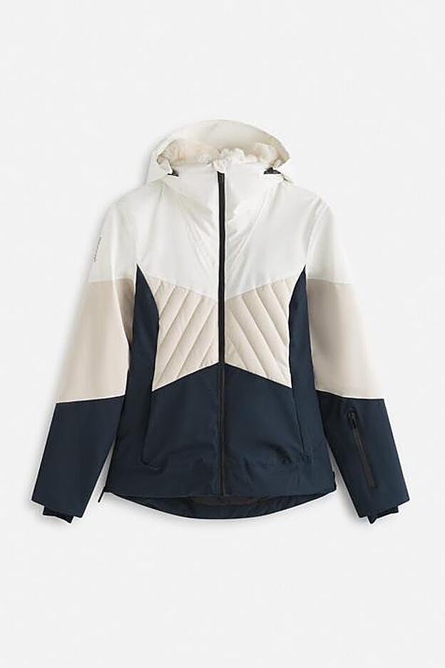 En azul marino y crudo, cuenta con cremalleras en los laterales y bolsillos.