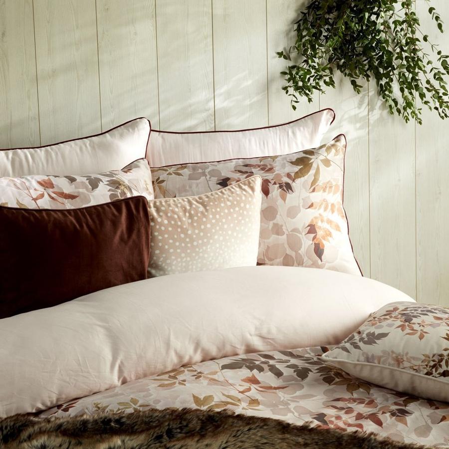 Delicadas, románticas y muy elegantes, las sábanas de este juego de cama de Primark Home cuestan 18 euros.