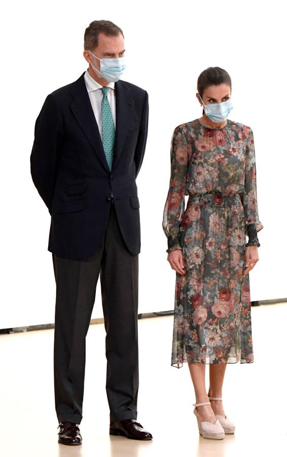 Todas y cada una de las veces que durante los nueve meses de pandemia ha hecho de la austeridad la clave de su estilo, repitiendo looks una y otra vez y apostando por firmas 'low cost' como Zara. En la foto, con un vestido del buque insignia de Inditex que tiene desde hace cuatro años y que volvió a lucir  durante su gira por España este verano .