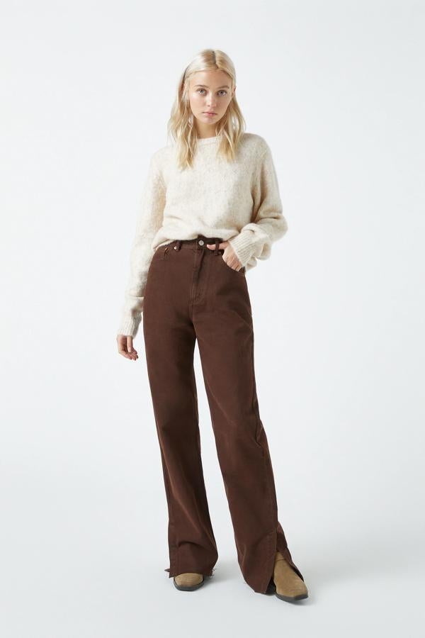 Disponibles de la 32 a la 42 (aunque ahora agotados en las tres tallas más pequeñas), estos jeans chocolate rectos con bajo abierto y desilachado están confeccionados en 100& algodón.