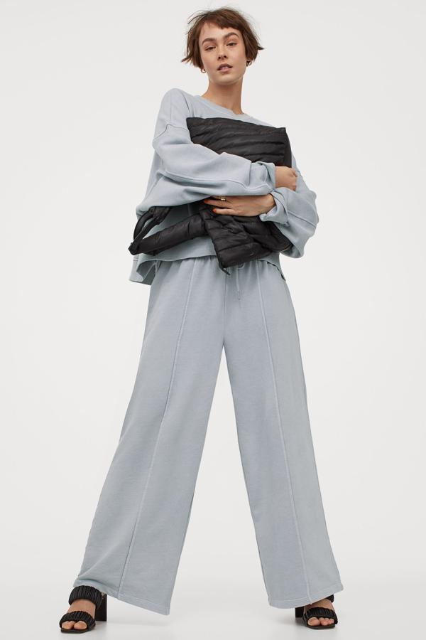 El 'chándal arreglado' es uno de los must del año, y seguirá siéndolo en 2021. Cada una de las piezas de este conjunto 'athleisure' cuesta 34.99 euros.