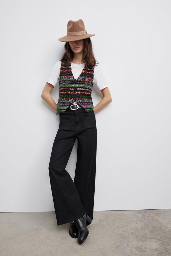 Chaleco estampado de Zara (25,99 euros) Una de las prendas más vendidas de la temporada vuelve con un print diferente.