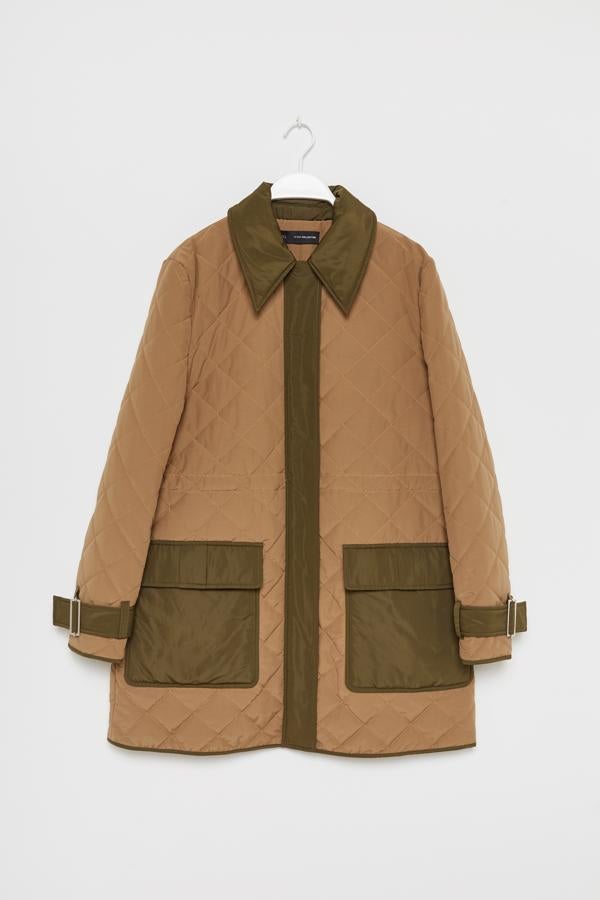 Parka acolchada combinada. Rebajada de 59,99 a 39,99 euros.
