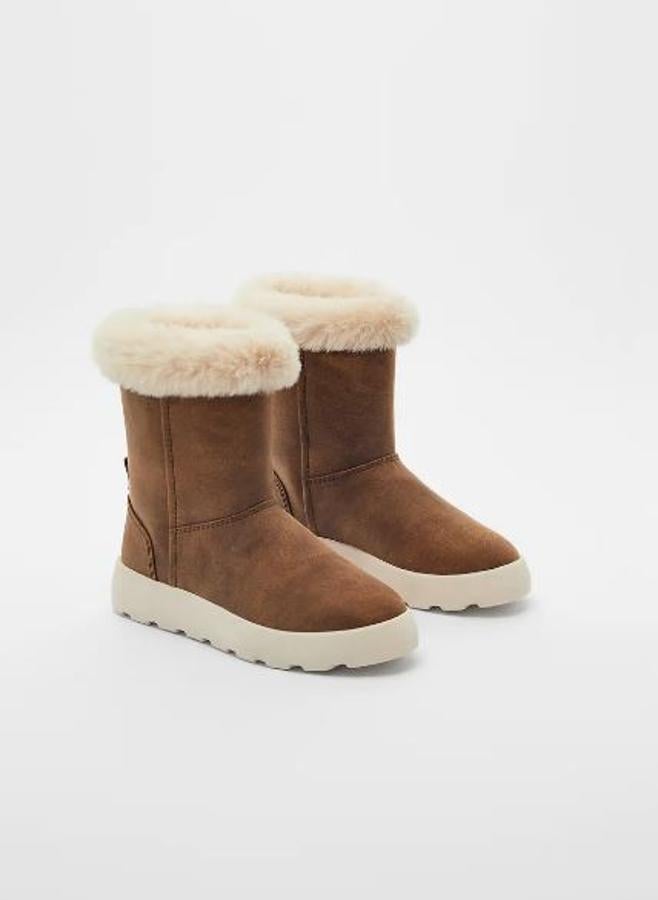Botas de ante marrón con interior de borreguito (19,99 euros).