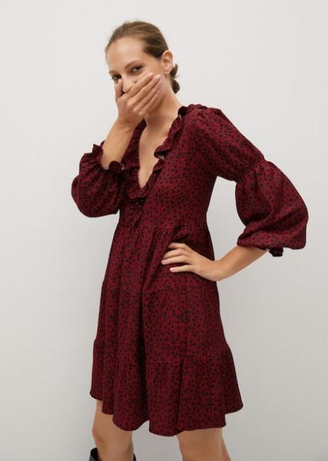 Vestido corto rojo de 'animal print'. Rebajado de 25,99 a 15,99 euros.