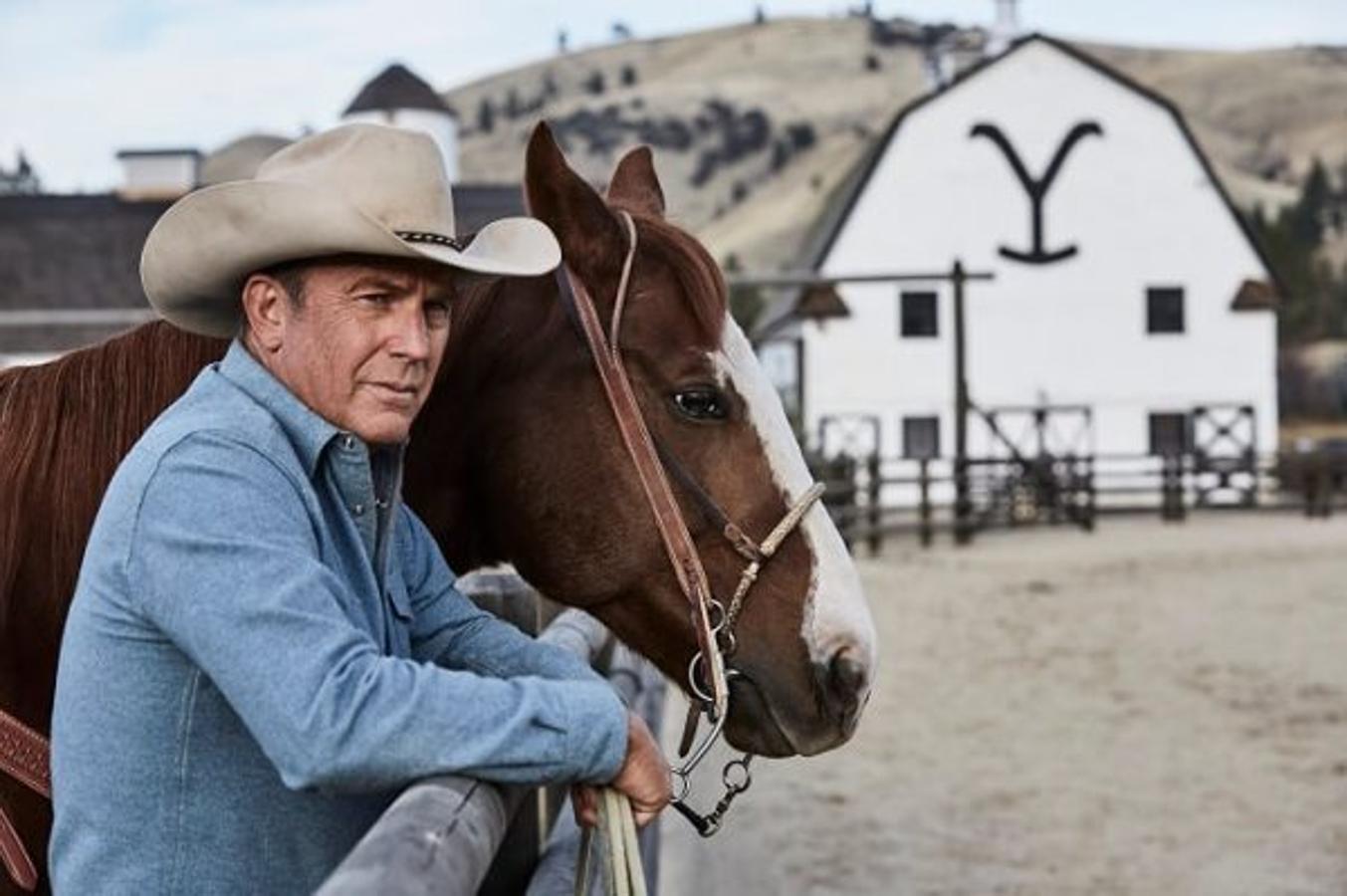 Yellowstone. Temporada 1. Paramount. 18 de enero.Kevin Costner interpreta a a John Dutton, el propietario del rancho más extenso del país que tiene que lidiar con especuladores, un parque nacional y una reserva india. Una producción sobre la corrupción, en la que no faltarán los asesinatos sin resolver, que en el cierre de su tercera entrega ha llegado a reunir más de cinco millones de espectadores en Estados Unidos.