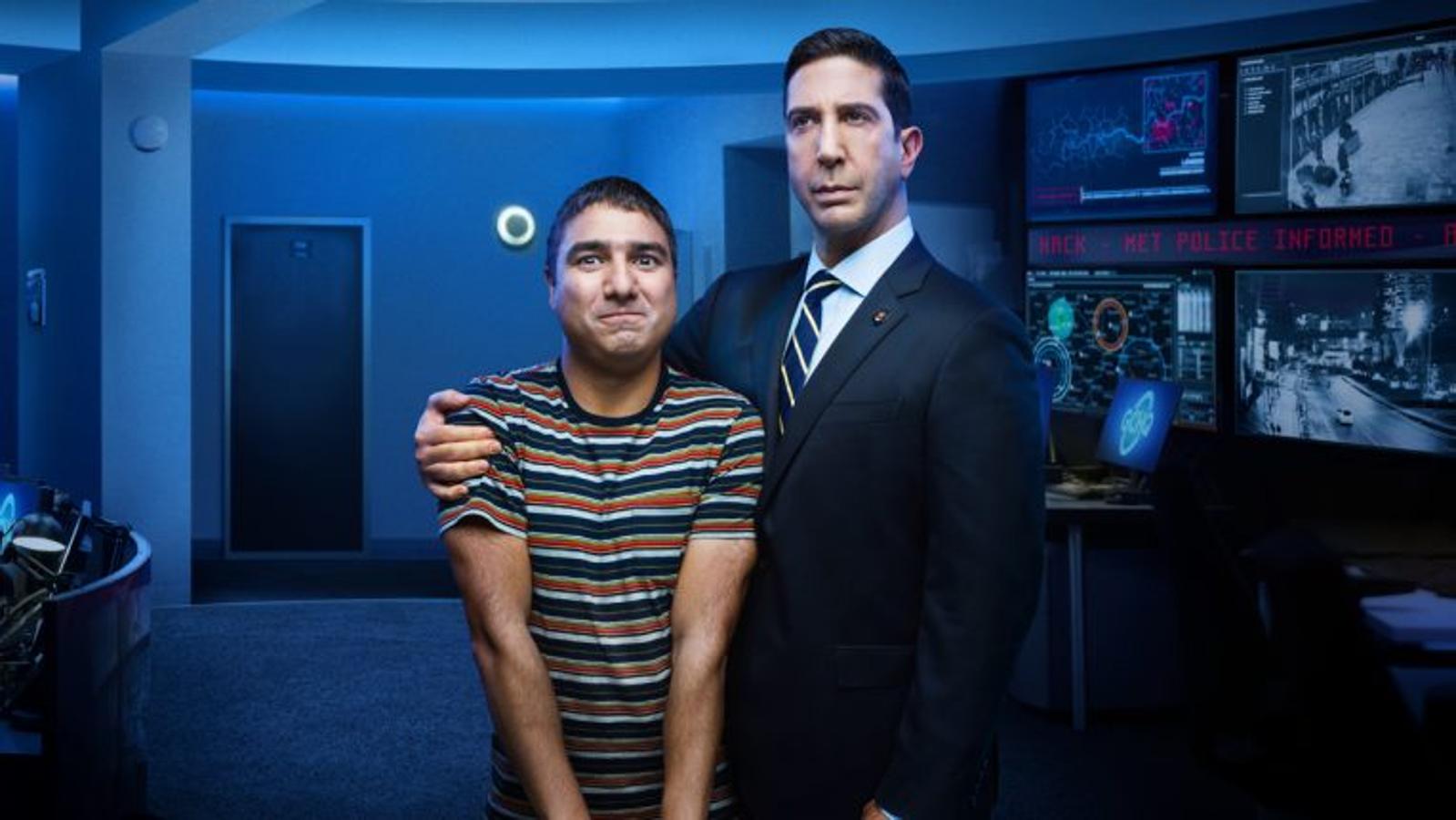 Intelligence. Temporada 1. Cosmo. 15 de enero.David Schwimmer regresa a la comedia después de ‘Friends’ con esta producción ambientada en el Cuartel General de Comunicaciones de Reino Unido, a donde llega dispuesto a robarle el puesto a la responsable del departamento. Un personaje orgulloso y arrogante que tendrá que lidiar con su involuntario asistente personal, Joseph Harries.