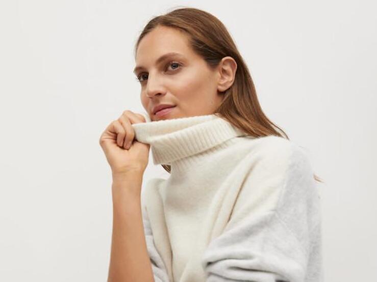 Fotos: 7 formas muy elegantes (y favorecedoras) de llevar los jerséis de cuello alto más bonitos que además ya están de rebajas