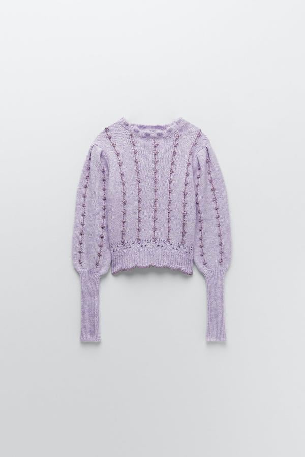 Jersey en color malva con bordados en relieve de las rebajas de Zara (19,99 euros)