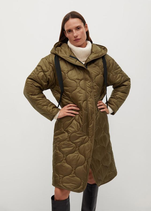 Parka acolchada con capucha, de Mango (39,99 €).