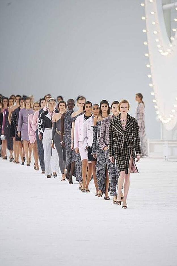 Carrusel final del desfile de p/v 2021 de Chanel.