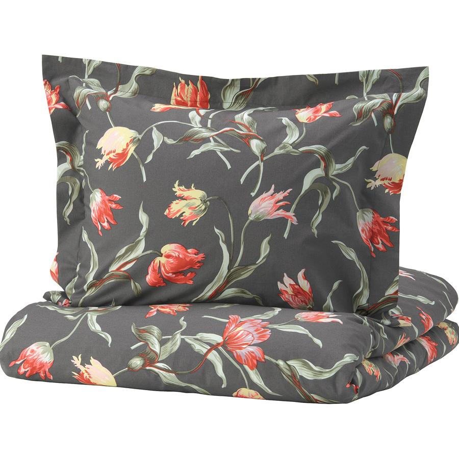En color gris con estampado de flores de colores, esta funda nórdica con medidas 150x200 centímetros incluye la funda de almohada y tiene un precio de 25 euros.