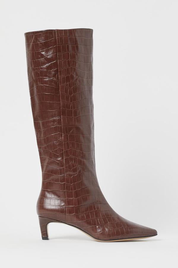 Botas marrones de efecto piel de cocodrilo, de H&M. Rebajadas de 149 79,99 euros.