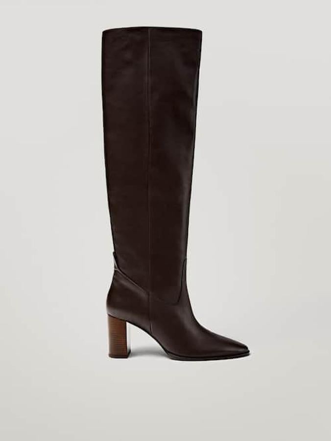 Botas marrones con tacón de madera, de Massimo Dutti. Rebajadas de 179 a 99,95 euros.