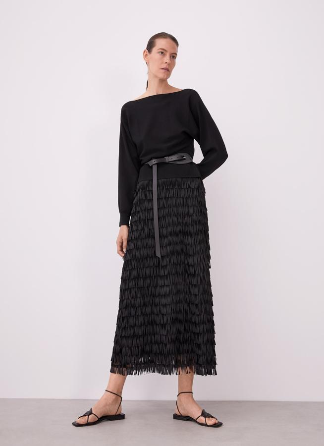 Perfecta para todos tus eventos, esta falda midi de flecos pasa de 199 a 59 euros en las segundas rebajas de Adolfo Domínguez.