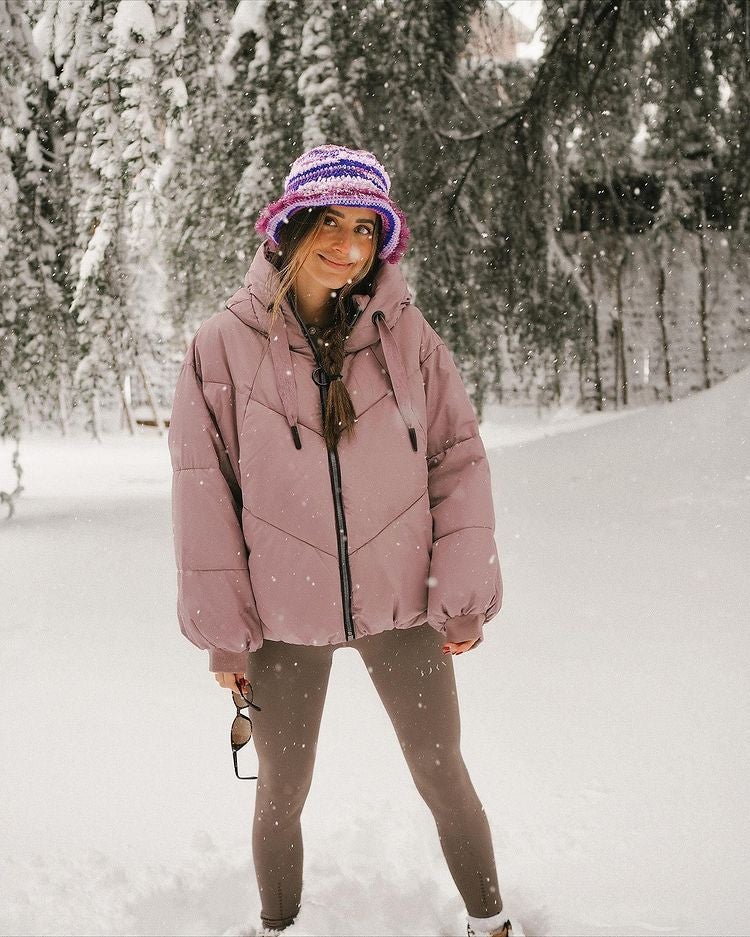 María Fernández Rubíes eligió un plumas acolchado en rosa empolvado de la nueva colección de Zara.