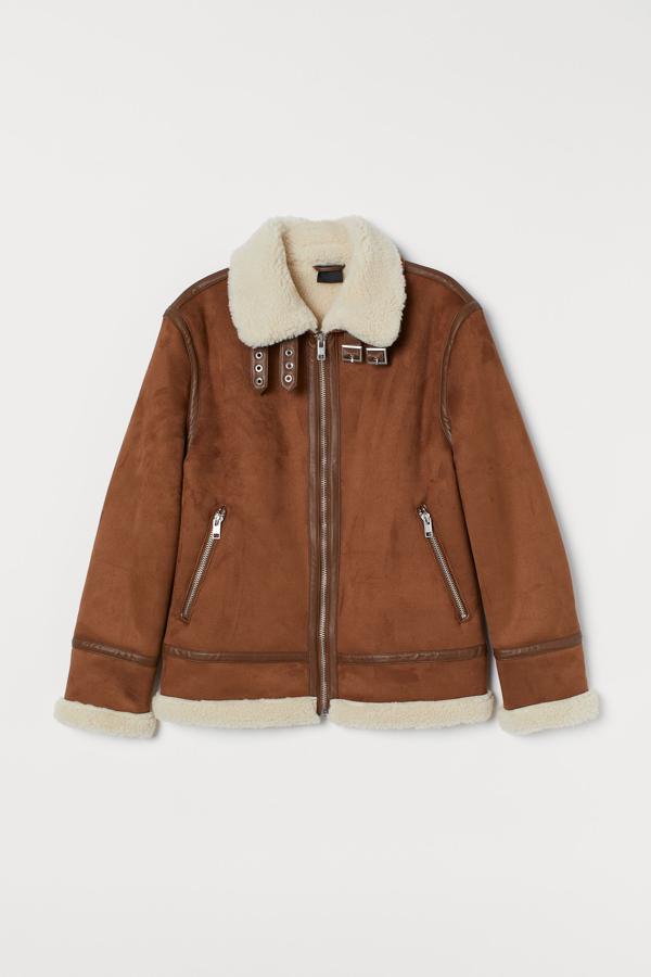 Cazadora de ante con forro de borrego, de H&M (69,99 €).