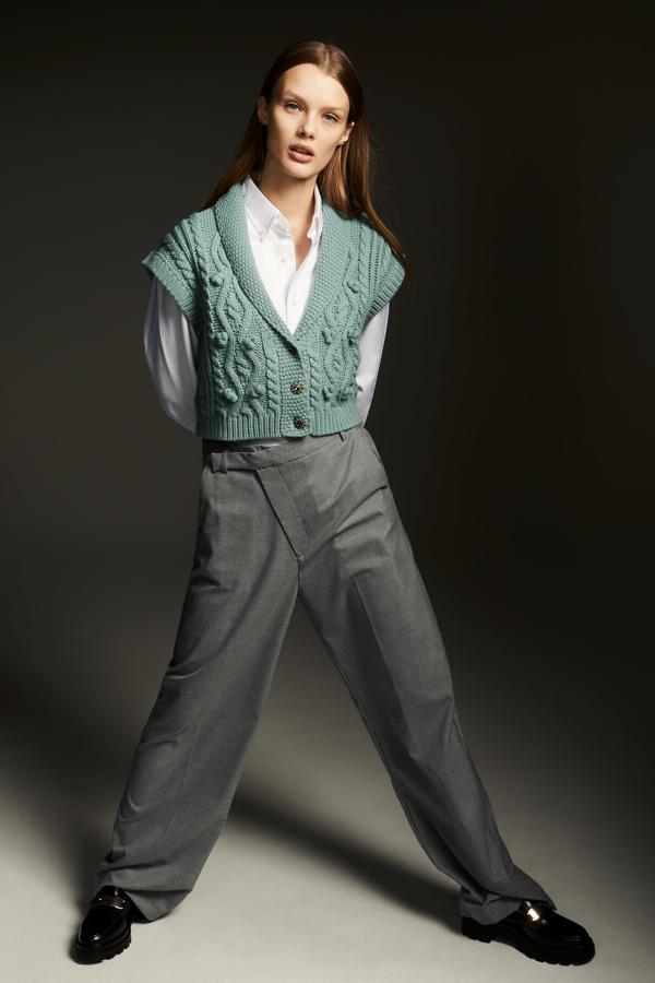 Chlaeco de punto en color verde con botones joya de la nueva temporada de Zara (25,99 euros)