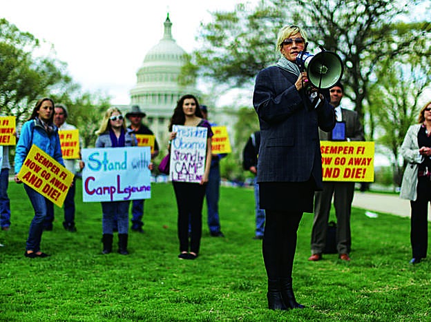 La activista en una manifestación por un caso de contaminación, frente al Capitolio, en 2014.