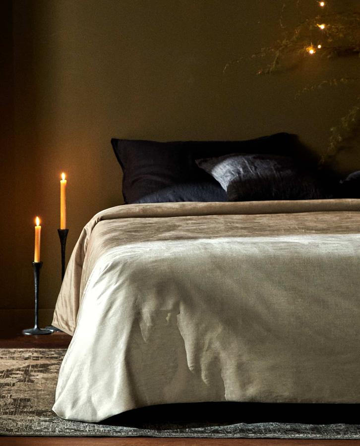 Esta funda nórdica de terciopelo está rebajada de 59.99 a 39.99 euros ne Zara Home.