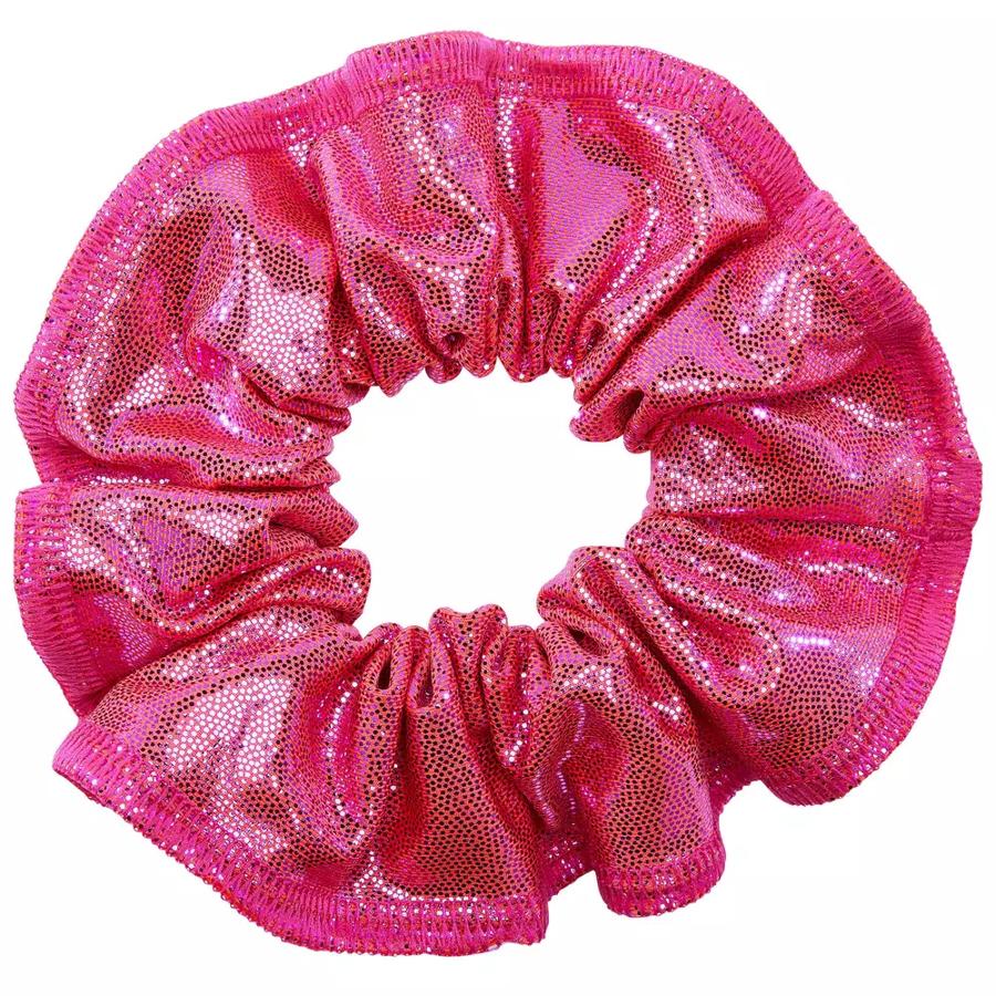 La nostalgia se instaló en forma de coletero hace varias temporadas y aún hoy no nos ha abandonado. Este coletero tipo scrunchie está disponible en otros cuatro colores y acabados más.
