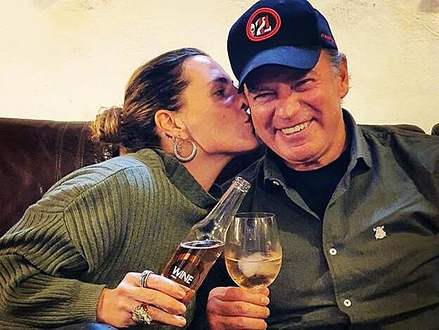 Alejandra no ha querido decir nada aún sobre la separación de su padre.