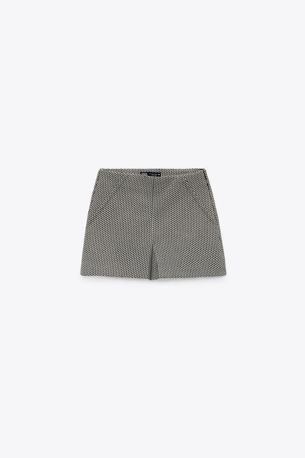 Bermudas cortas con estampado estilo "jacquard" de la nueva colección de Zara (19,99 euros)