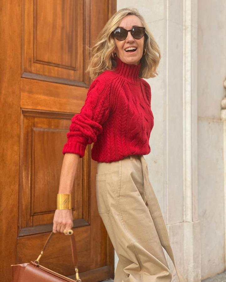 El rojo nunca falla y Maica Jáuregui lo sabe. Por ello, escogió este jersey de punto grueso de Massimo Dutti para protagonizar su propuesta de look que compartió en Instagram.