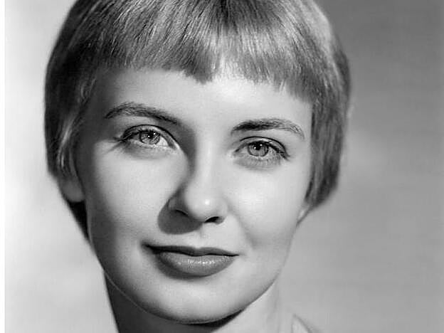 Cuando Paul Newman empezaba, Joanne Woodward ya había recogido un Oscar; fue premiada en Cannes y la suya fue la primera estrella del Paseo de la Fama.