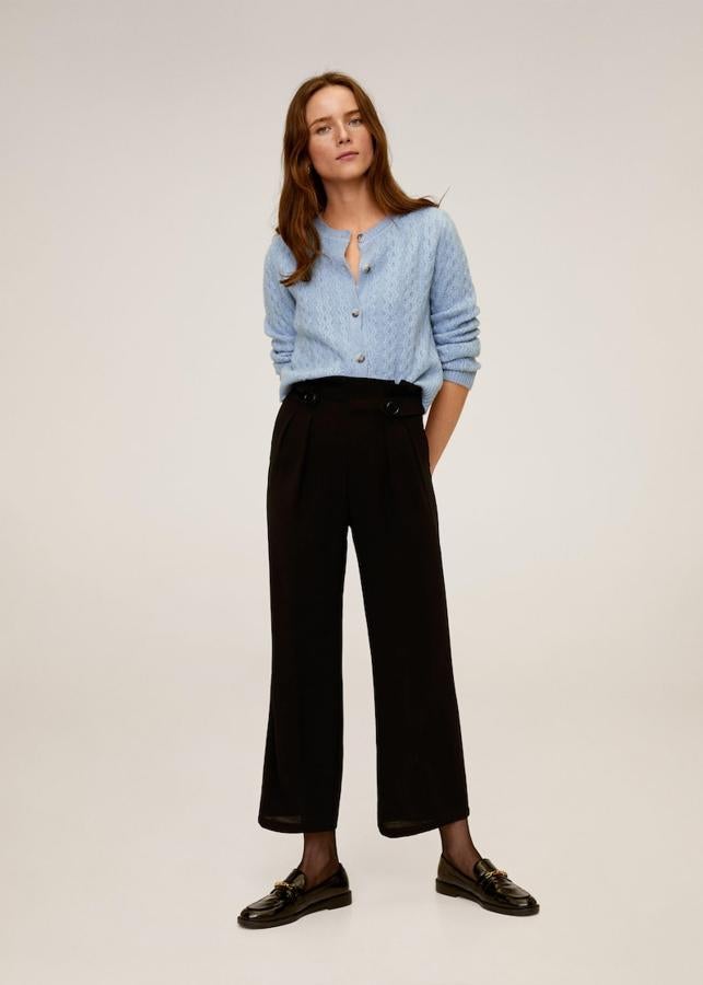 Chaqueta con ochos en azul claro de la colección de primavera de Mango Outlet (27,99 euros)