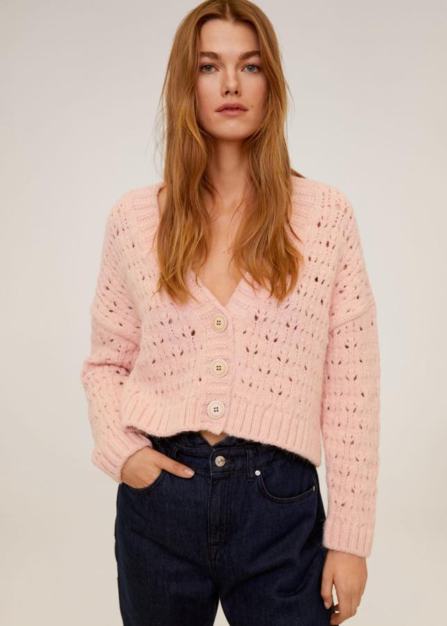 Chaqueta calada en color rosa de la colección de primavera de Mango Outlet (20,99 euros)