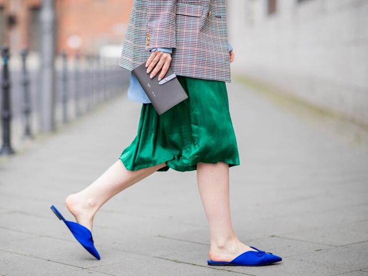 Fotos: Estas faldas midi estilizadoras son la compra perfecta de la temporada porque seguiremos llevándolas en primavera con sandalias