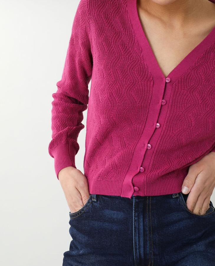 Chaqueta calada en color rosa oscuro de la nueva colección de Pimkie (17,99 euros)