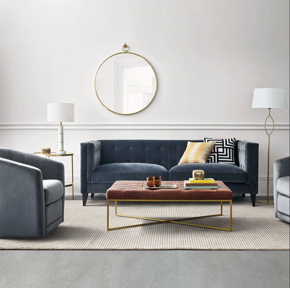 Esta orginal y elegante mesa de centro auxiliar, de inspiración retro y que combina terciopelo y acero dorado, está rebajada de 695 a 549 euros en El Corte Inglés.