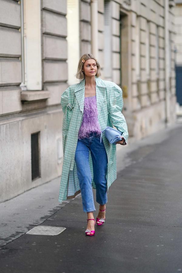 Las texturas también juegan un papel muy importante en esta apuesta por la mezcla de colores pastel, y las plumas siempre son un recurso agradecido.