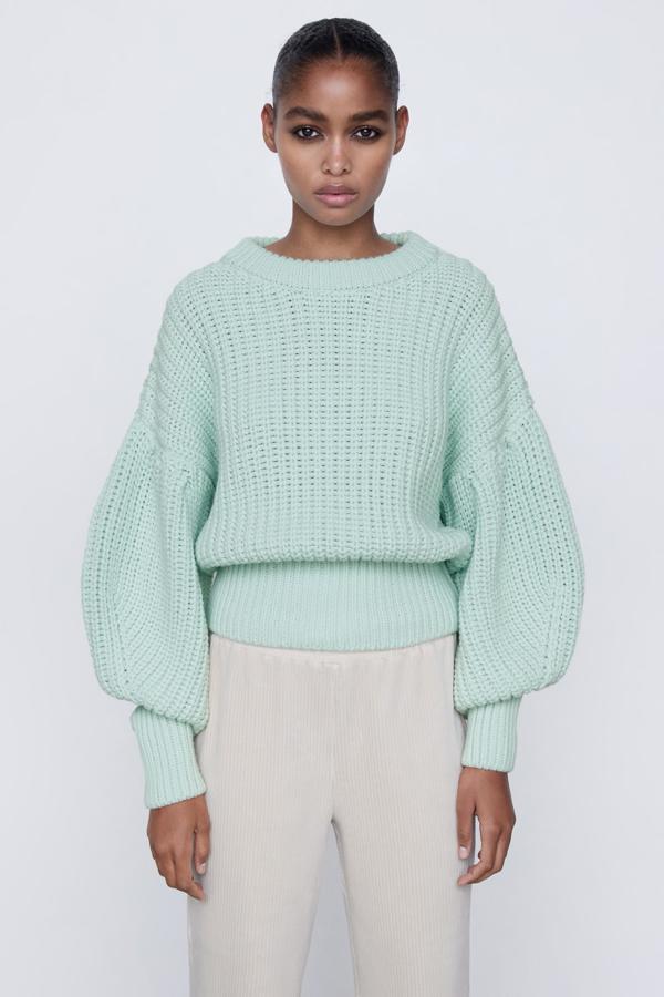 Jersey de punto con mangas abullonadas, de Zara (25,95 €).
