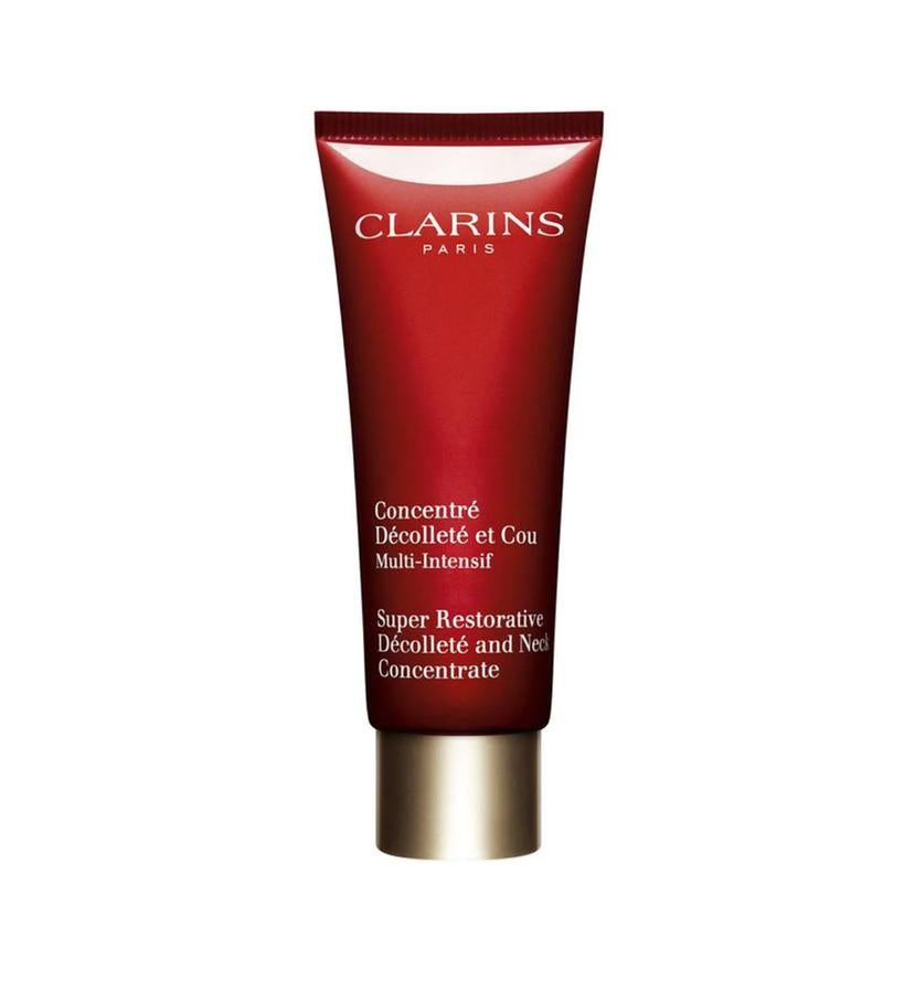 Especialmente indicado para mujeres de más de 50 años, este concentrado confortable y no graso mejora la textura y la calidad de la piel de cuello y escote gracias a las propiedades redensificantes, unificantes y embellecedoras de sus extractos vegetales.  Multi Intensive Concentré Décolleté et Cou de Clarins  (88,99 €).