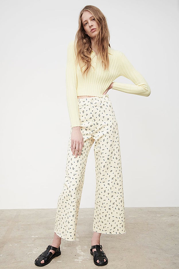 Los vaqueros con estampado de flores con silueta 'culotte' de Zara.