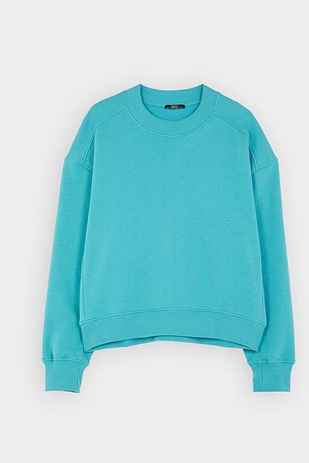 Sudadera azul turquesa con cuello redondo de la nueva colección de primavera de Parfois (25,99 euros)