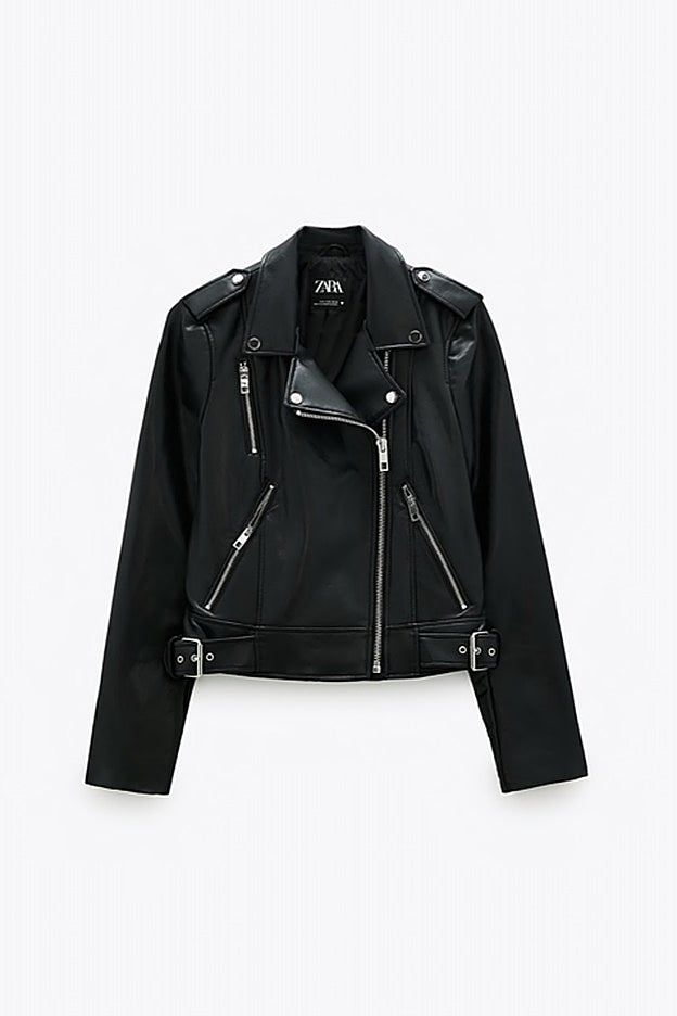 La mejor versión clásica de la cazadora biker está en Zara.